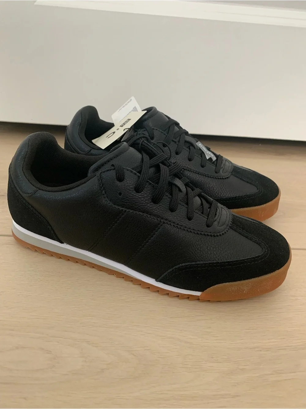 Uniqlo unisex suede